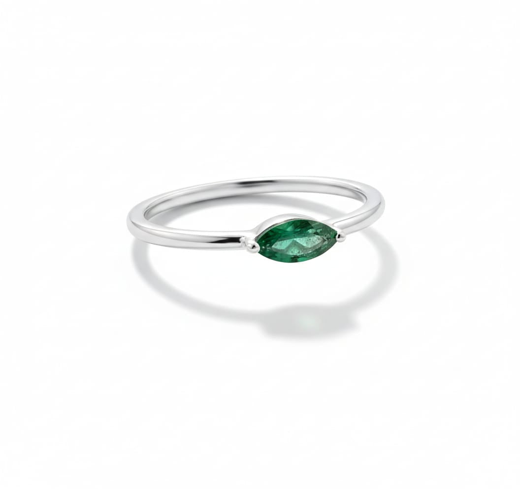 Simple Ring + Green Leave Stone